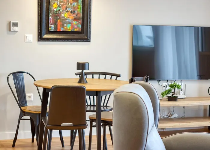 Base * Thessalonique